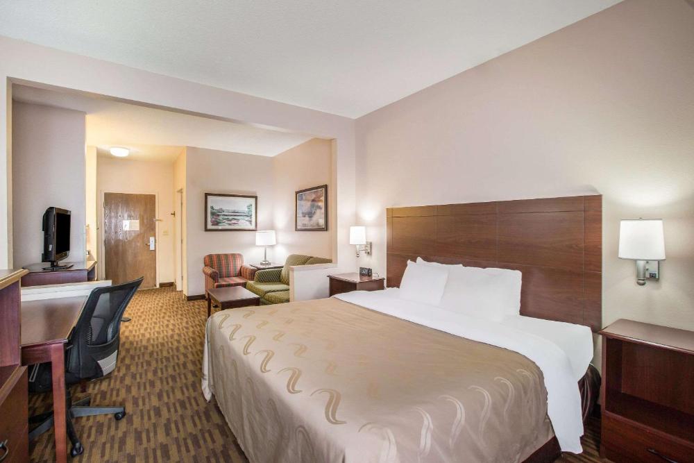 King Suite - Non-Smoking interior